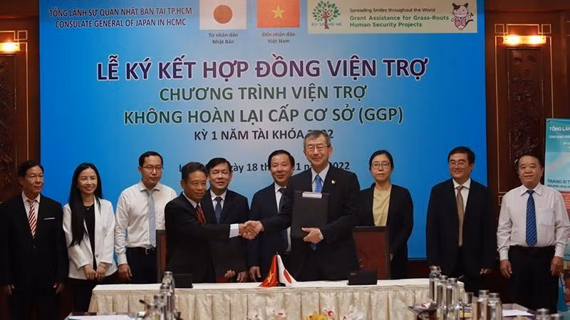 The signing ceremony of the assistance project.