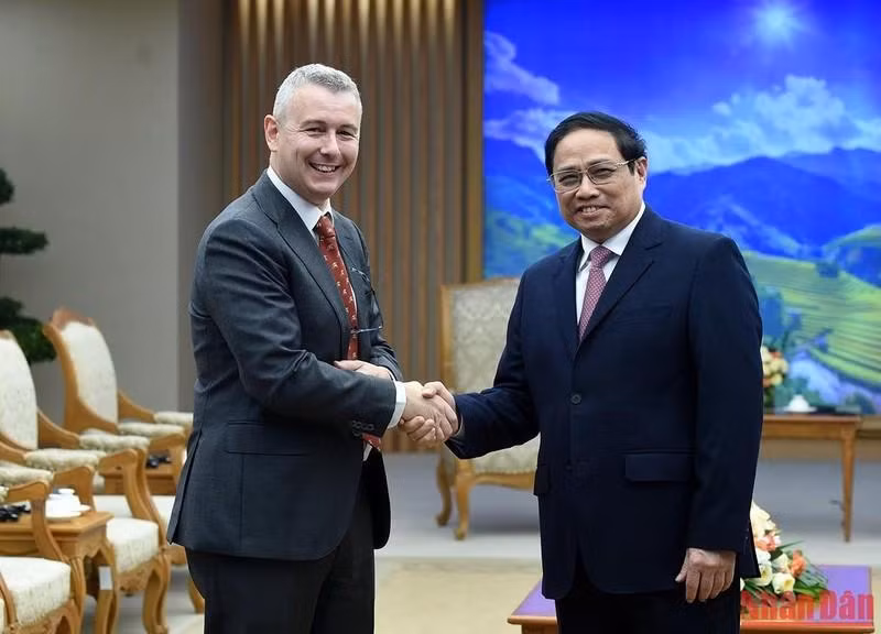 Prime Minister Pham Minh Chinh and Belgian Ambassador to Vietnam Karl Van Den Bossche. (Photo: Tran Hai)