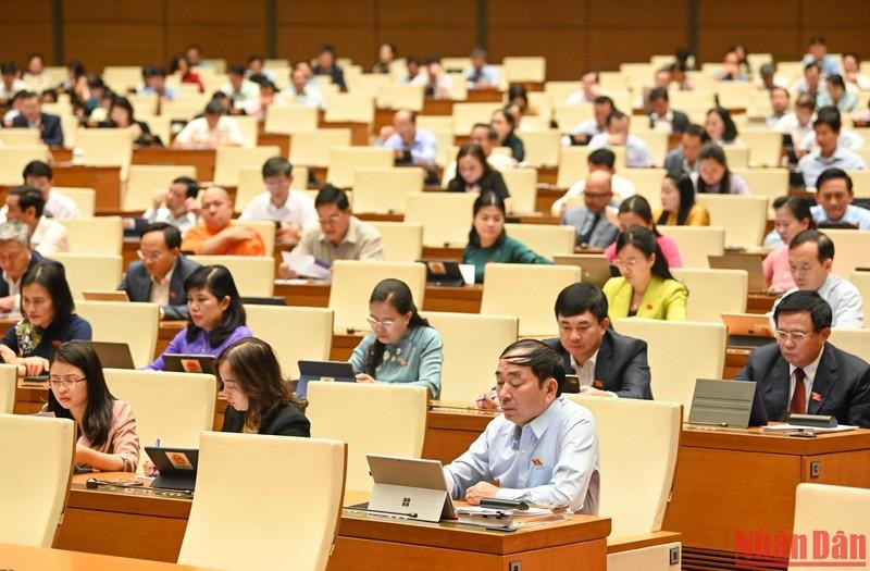 Deputies on the 10th working day of the National Assembly's 4th plenary meeting. (Photo: Duy Linh)