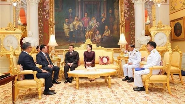 At the meeting between NA Chairman Vuong Dinh Hue and Thai King Maha Vajiralongkorn and Queen Suthida in Bangkok on December 8. (Photo: VNA)