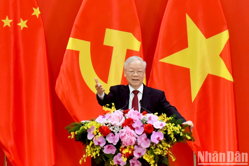 General Secretary Nguyen Phu Trong speaks at the meeting with intellectuals and young people of Vietnam and China. (Photo: NDO)