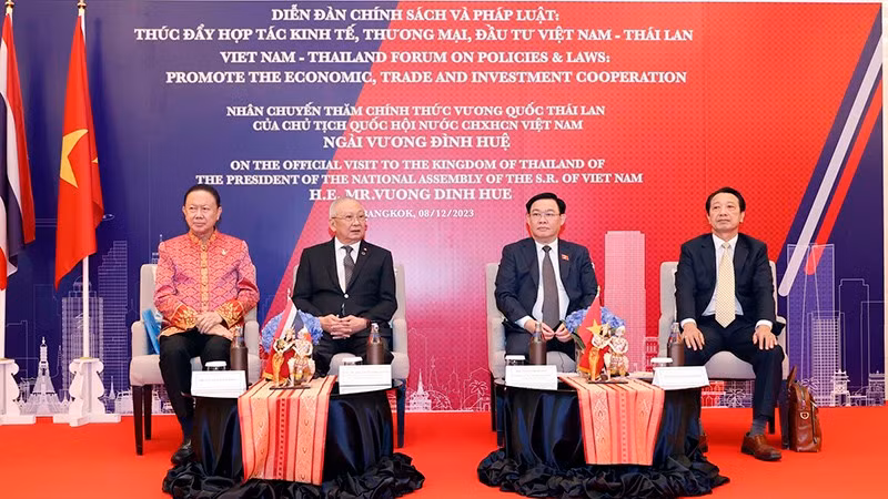 NA Chairman Vuong Dinh Hue at the forum in Bangkok on December 8. (Photo: VNA)