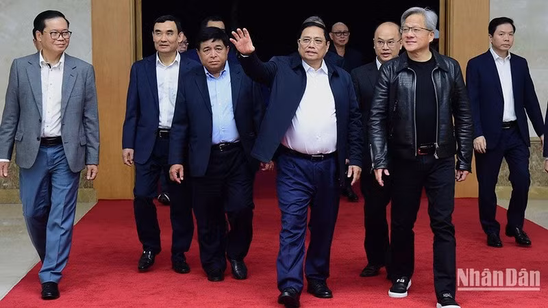 Prime Minister Pham Minh Chinh and Nvidia President and CEO Jensen Huang.