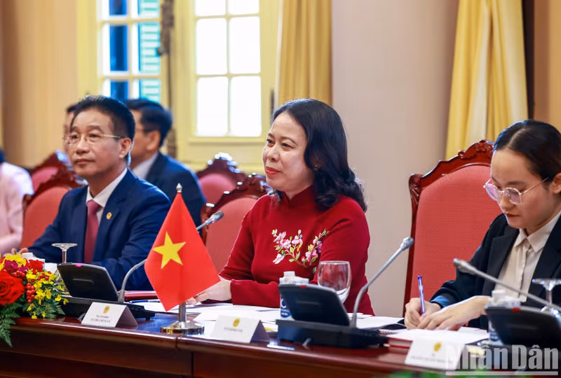 Vice President Vo Thi Anh Xuan speaks at the talks.