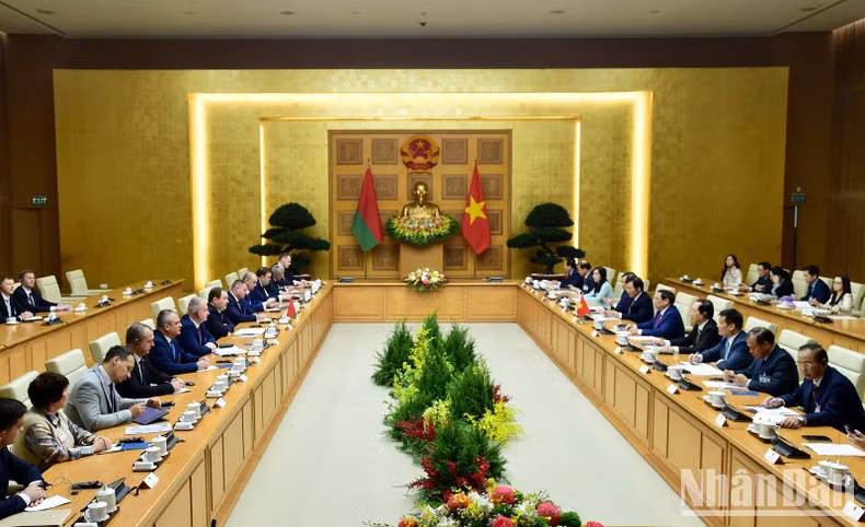 The talks between the two Prime Ministers. (Photo: NDO/Tran Hai)