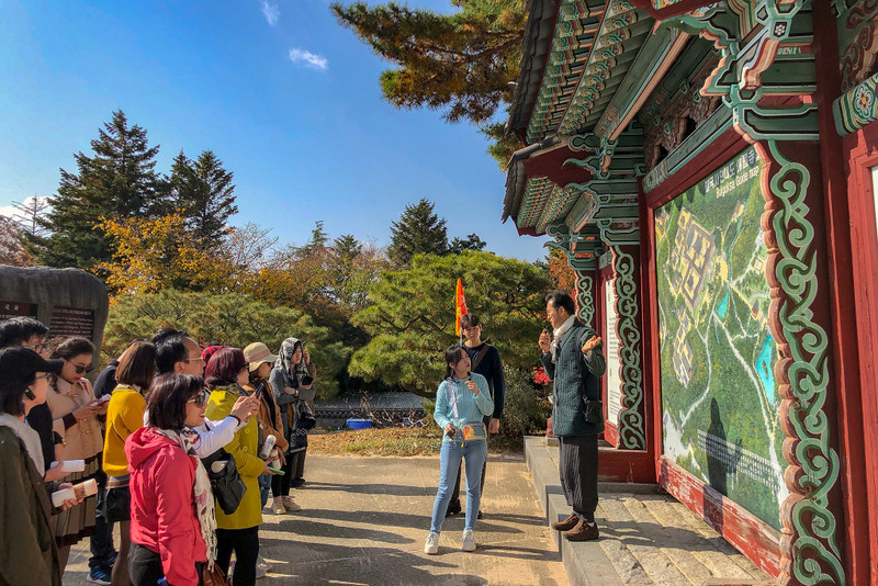 Vietnamese tourists in the Republic of Korea. (Photo: VOV)