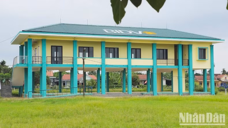 A flood-proof house in Lam Thuy Village, Hai Hung Commune. A flood-proof house in Lam Thuy Village, Hai Hung Commune.