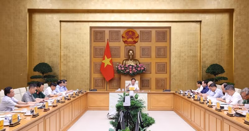 Deputy PM Tran Hong Ha chairs the conference on May 27. (Photo: VNA)