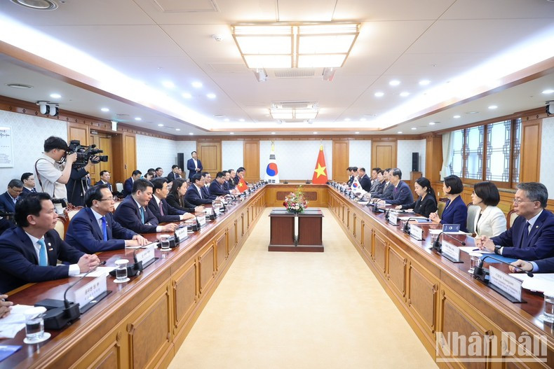 At the talks between the Vietnamese and Korean PMs.