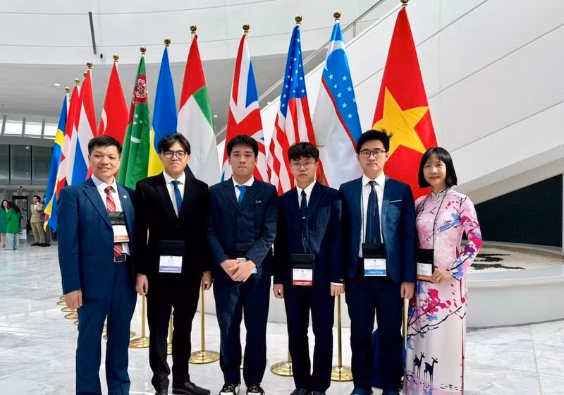 The Vietnamese delegation at IBO 2024