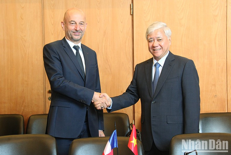 President of the VFF Central Committee Do Van Chien (R) and CESE President Thierry Beaudet. (Photo: Khai Hoan)