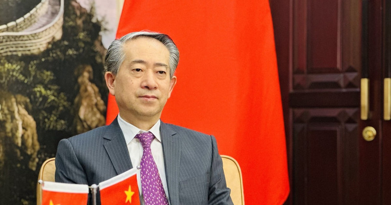 Chinese Ambassador to Vietnam Xiong Bo in an interview granted to the press. (Photo: VNA)