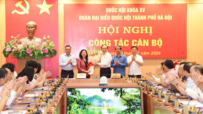 Delegates congratulate Hanoi Party Secretary Bui Thi Minh Hoai on her new role.