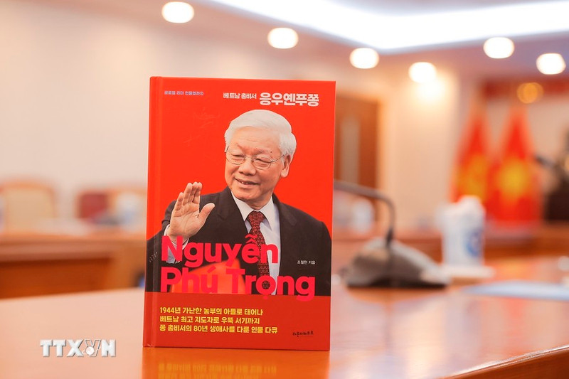 The book on General Secretary Nguyen Phu Trong. (Photo: VNA)