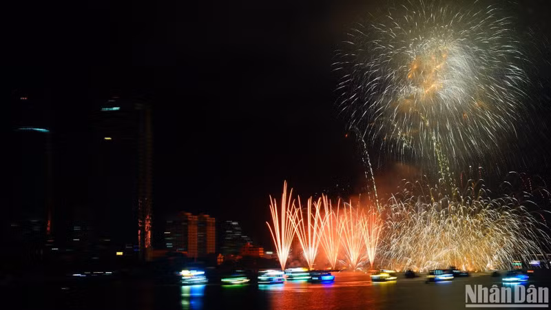 The audience is treated to a brilliant fireworks display from the Finnish team.