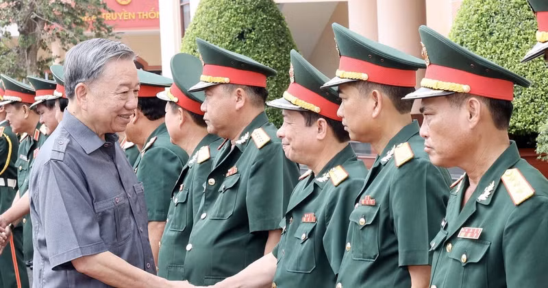 President To Lam visits officials, soldiers of Engineering Brigade 25. (Photo: VNA)