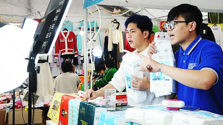 E-commerce is the solution to open more opportunities for Vietnam’s retail industry.