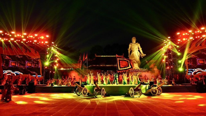 A performance at the opening ceremony of the Dong Da Festival.