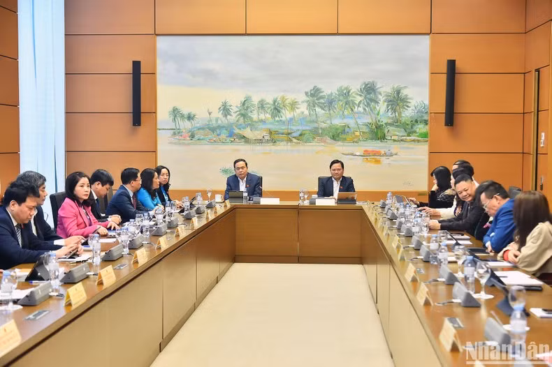 National Assembly Chairman Tran Thanh Man at the group discussion. (Photo: Thuy Nguyen)