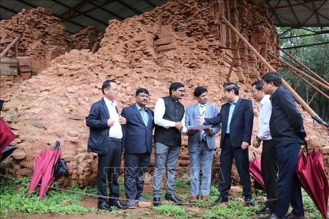 Vietnamese and Indian experts make a survey at the My Son world heritage site. (Photo: VNA) 