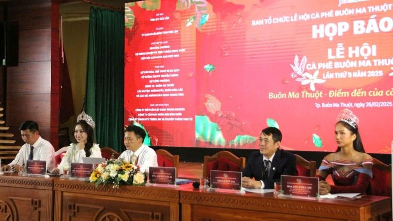 The press conference for the Buon Ma Thuot Coffee Festival.