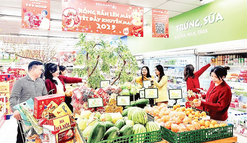 Consumers shop for Tet goods at a supermarket in Hanoi.
