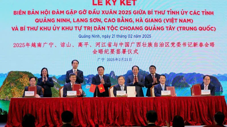 Twenty-nine Memoranda of Understanding are inked between Vietnamese and Chinese localities on February 21, strengthening cooperation across various sectors. (Photo: NDO)