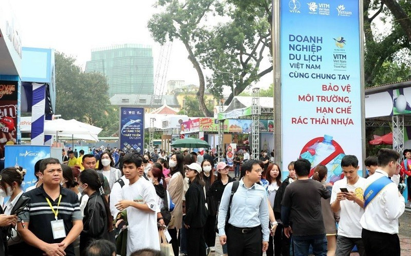 The Vietnam International Travel Mart attracts a large number of visitors.