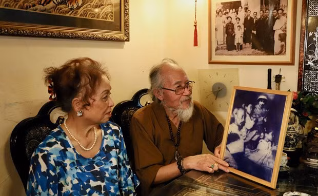 Poet Thanh Phan and his wife (Photo: VNA)
