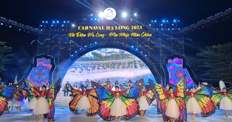 A colourful performance at the opening ceremony of the Ha Long Carnival.