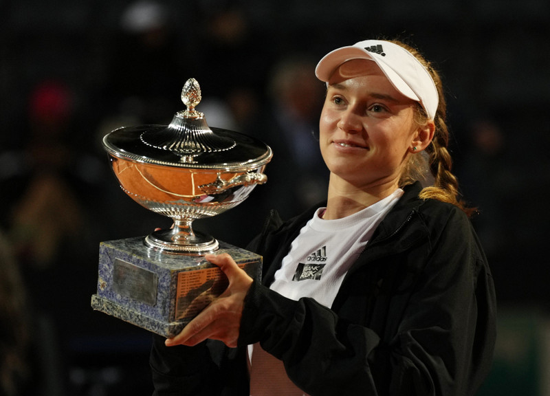Kazakhstan's Elena Rybakina celebrates with the Italian Open trophy after winning her final match against Ukraine's Anhelina Kalinina - Italian Open - Foro Italico, Rome, Italy - May 21, 2023. (Photo: Reuters) 