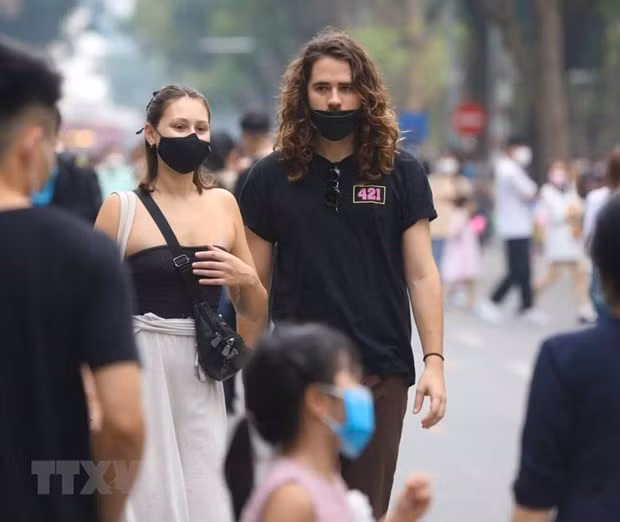 Foreign tourists in Hanoi (Photo:VNA)