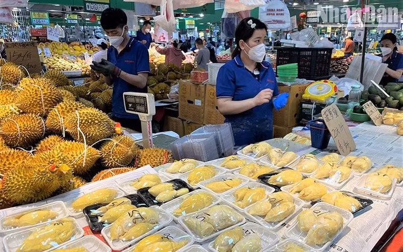 Durian on sale at a market in Beijing, China. (Photo: Phuong Thao)