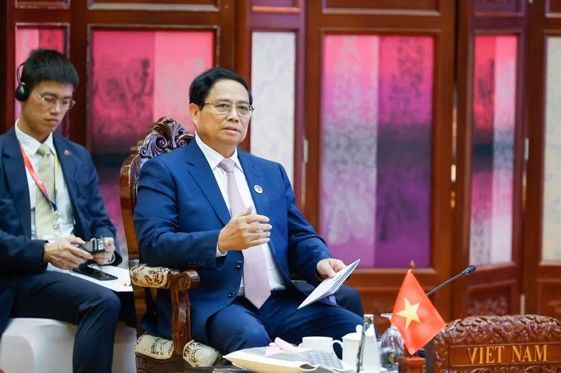 Prime Minister Pham Minh Chinh speaks at an October 9 retreat session with leaders of member states and Timor-Leste in in Vientiane, Laos, as part of the 44th and 45th ASEAN Summits and related summits. (Photo: VGP)