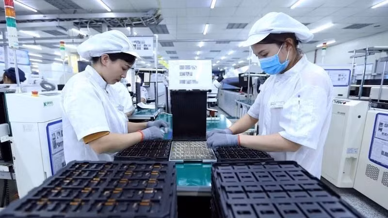 An electronic circuit board production line at Nexcon Vietnam Co. Ltd, a Korean-Invested company in Bac Ninh province. (Photo: VNA)