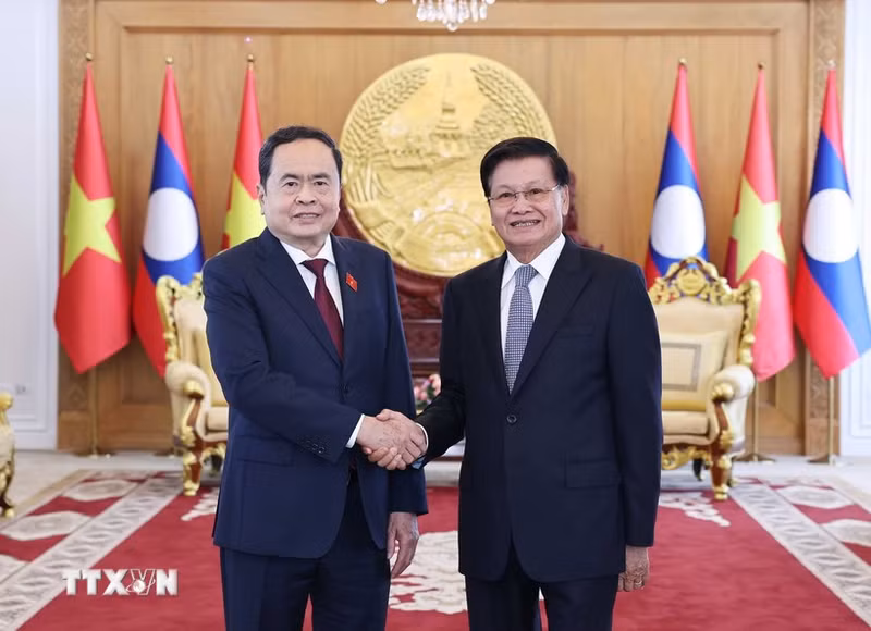 NA Chairman Tran Thanh Man meets with General Secretary of the Lao People’s Revolutionary Party (LPRP) Central Committee and President of Laos Thongloun Sisoulith. (Photo: VNA)