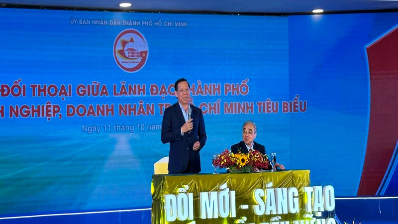 Ho Chi Minh City Chairman Phan Van Mai speaks at the event.