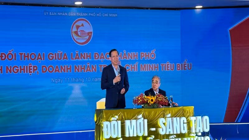Ho Chi Minh City Chairman Phan Van Mai speaks at the event.