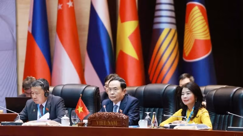 NA Chairman Tran Thanh Man (C) attends AIPA Executive Committee meeting (Photo: VNA)