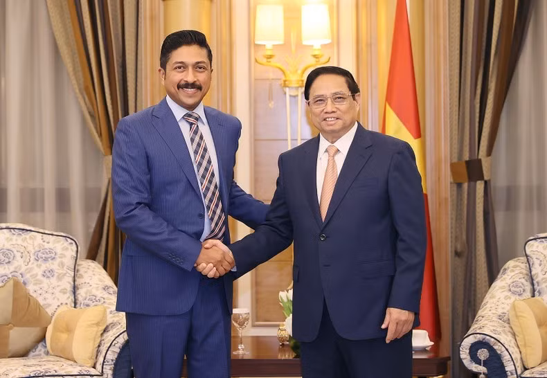 Prime Minister Pham Minh Chinh receives Shehim Kottilingal, Director of Lulu Group International.