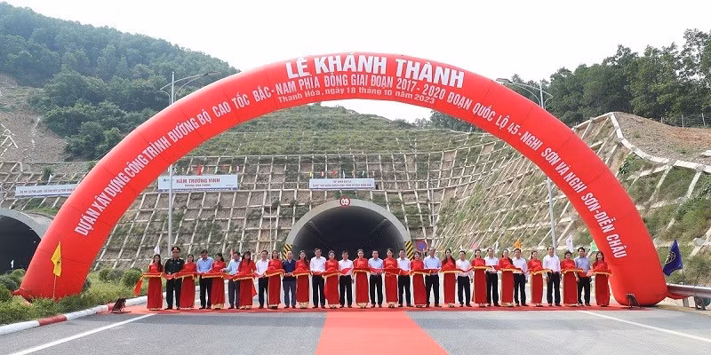 The inauguration ceremony of the National Highway 45-Nghi Son and Nghi Son-Dien Chau Expressways.