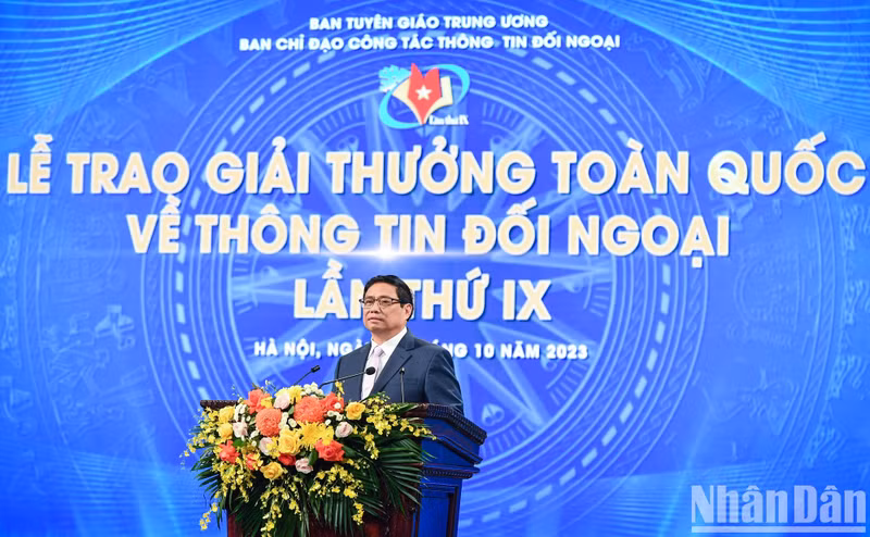 Prime Minister Pham Minh Chinh speaks at the awards ceremony.