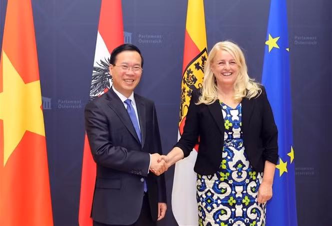 President Vo Van Thuong and President of the Federal Council of Austria Claudia Arpa (Photo: VNA)