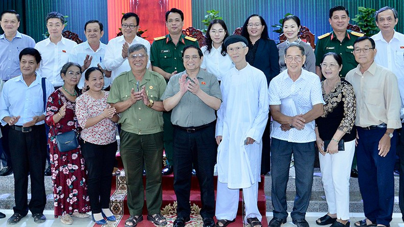 Prime Minister Pham Minh Chinh and Can Tho voters.