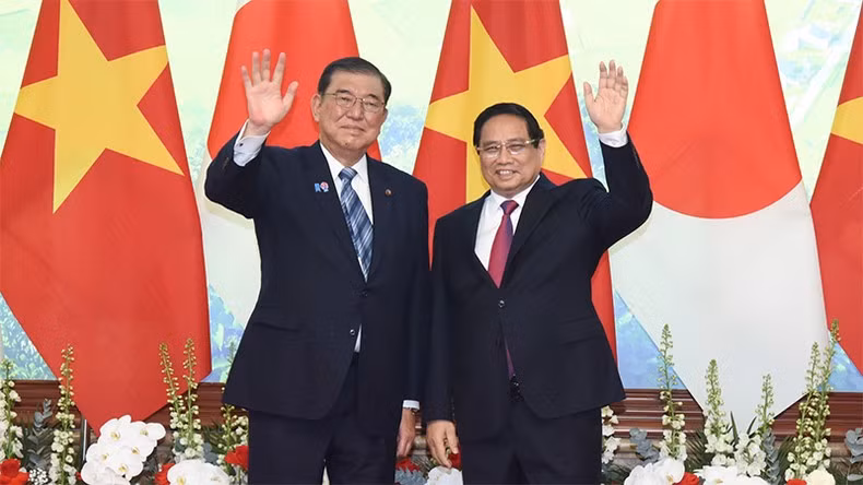 Prime Minister Pham Minh Chinh and his Japanese counterpart Ishiba Shigeru. (Photo: Tran Hai)