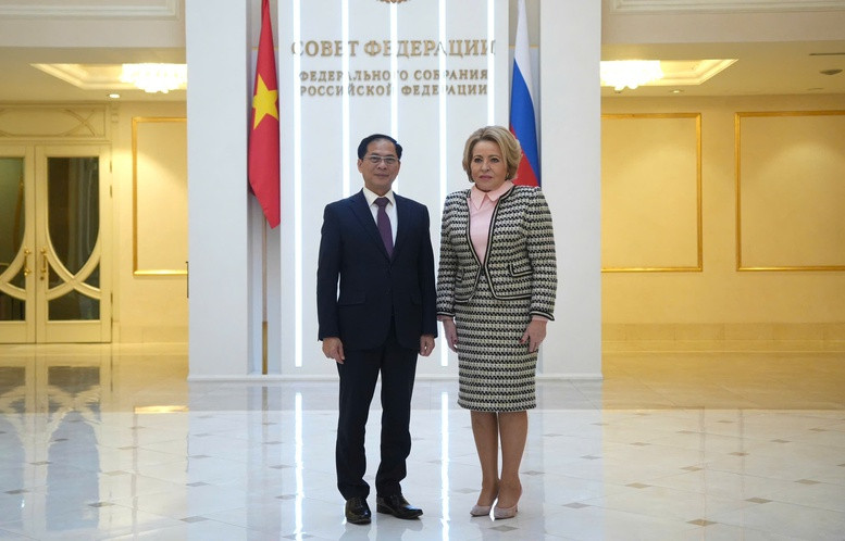 Deputy Prime Minister and Minister of Foreign Affairs Bui Thanh Son and Chairwoman of the Federation Council Valentina Matviyenko. (Photo: VGP)