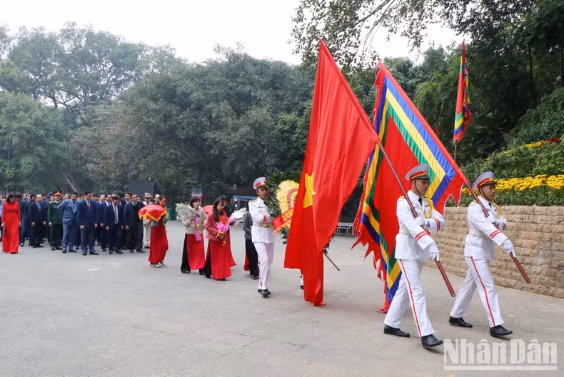 Incense-offering ceremony held by Phu Tho province in commemoration of Hung Kings. (Photo: Nhan Dan)