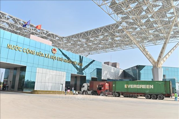 At Mong Cai international border gate (Photo: VNA)