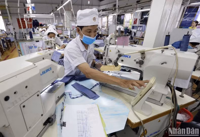 The garment sector aims for an export revenue of 47-48 billion USD in 2023.