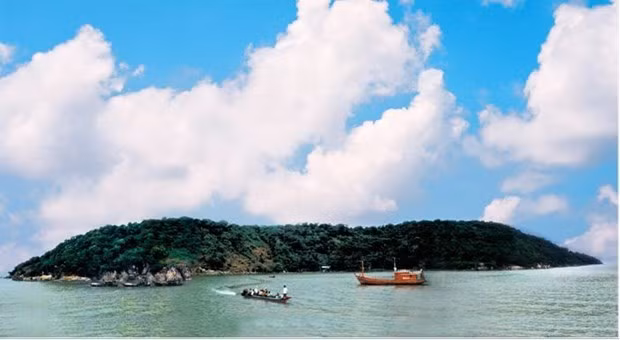The mysterious beauty of Hon Chuoi Island remains intact. (Photo: VNA)